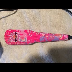 Amika straightening brush